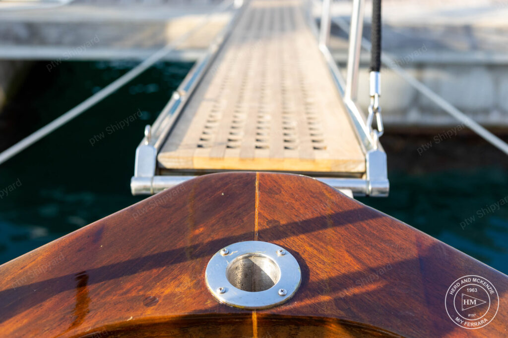 Deck M/Y Ferrara