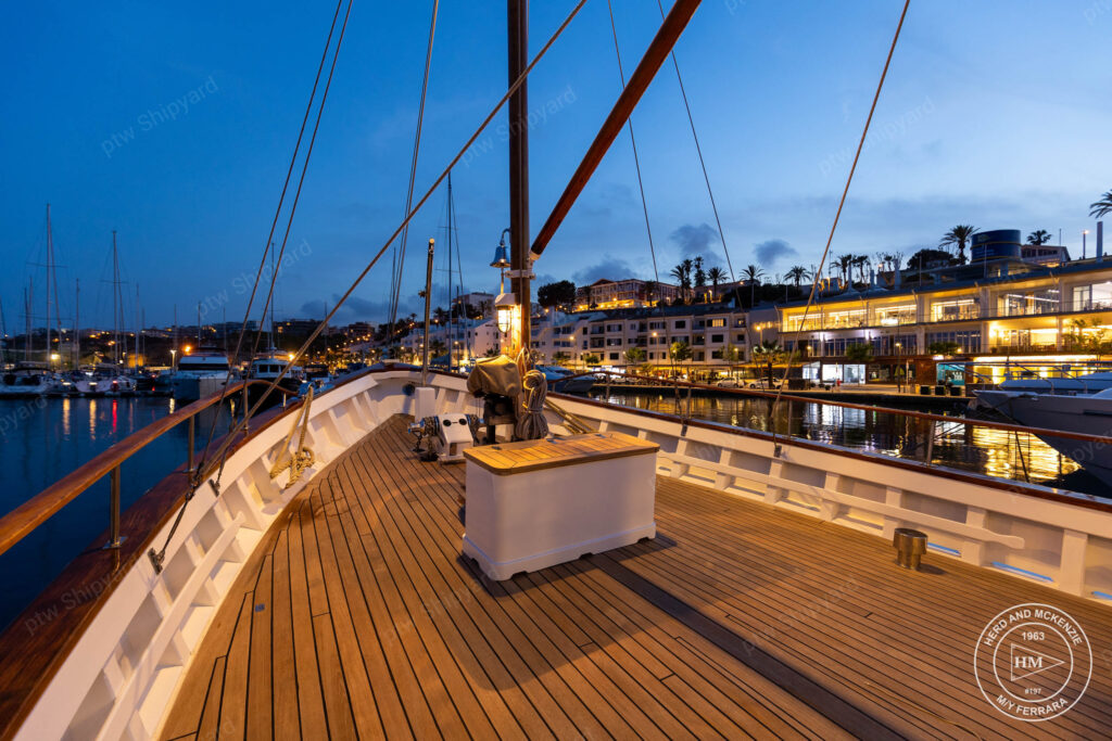 Deck M/Y Ferrara